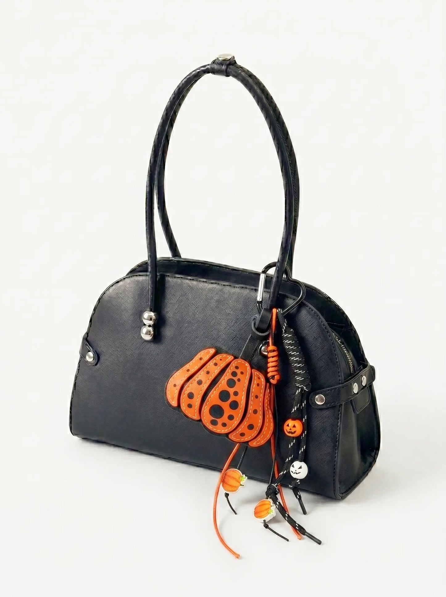 THE AVANT-GOURD CHARM